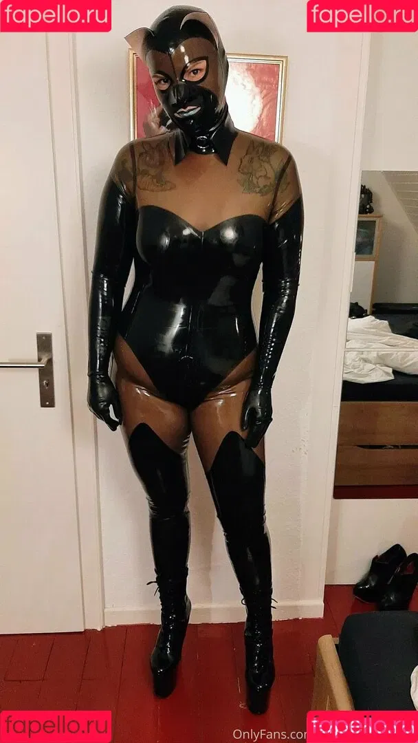 heavyrubberette Onlyfans Photo Gallery 