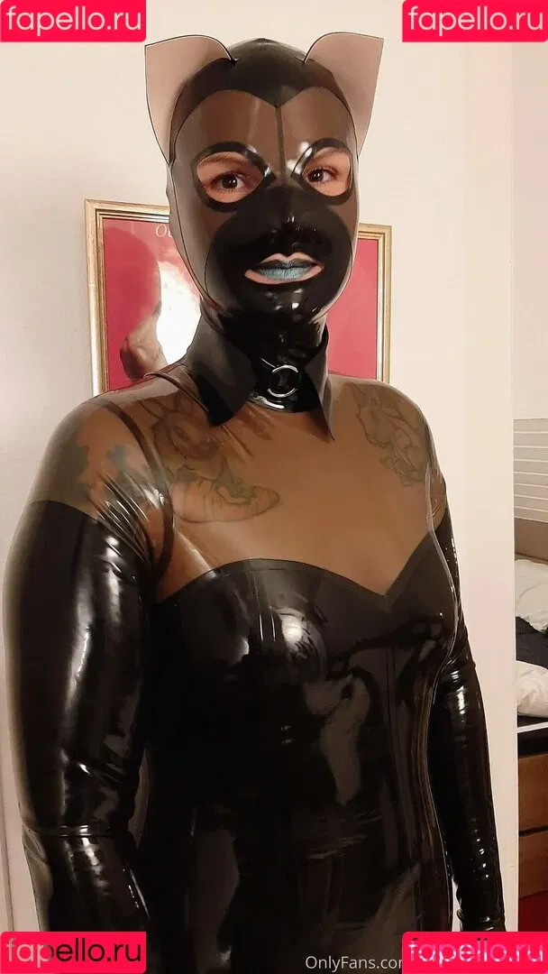 heavyrubberette Onlyfans Photo Gallery 