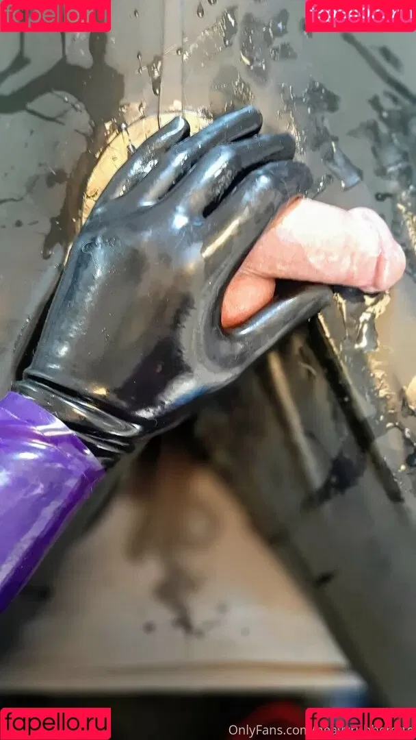 heavyrubberette Onlyfans Photo Gallery 