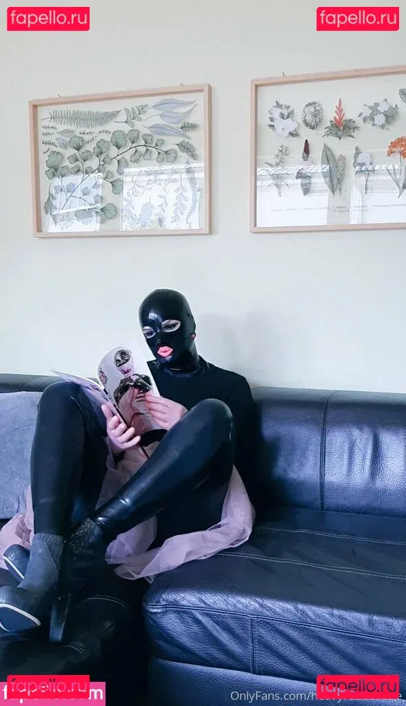 heavyrubberette Onlyfans Photo Gallery 