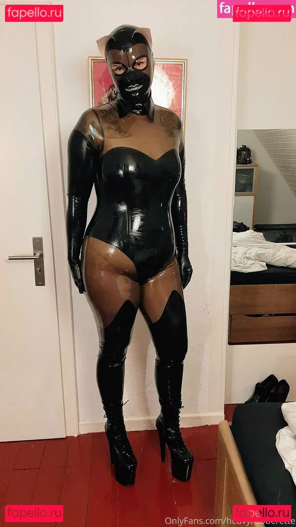 heavyrubberette Onlyfans Photo Gallery 