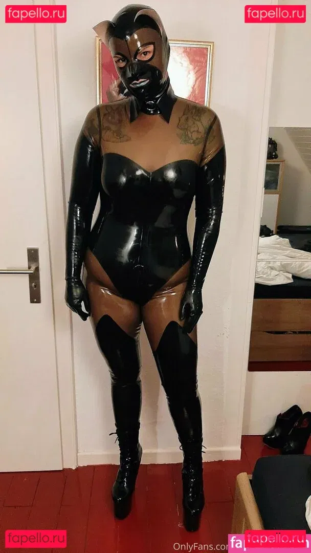 heavyrubberette Onlyfans Photo Gallery 