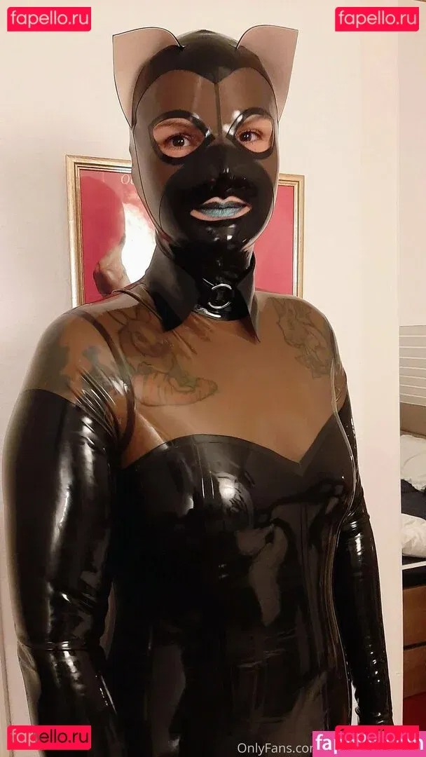 heavyrubberette Onlyfans Photo Gallery 