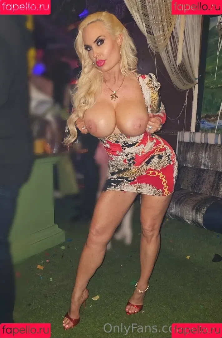 Nicole Coco Austin Onlyfans Photo Gallery 