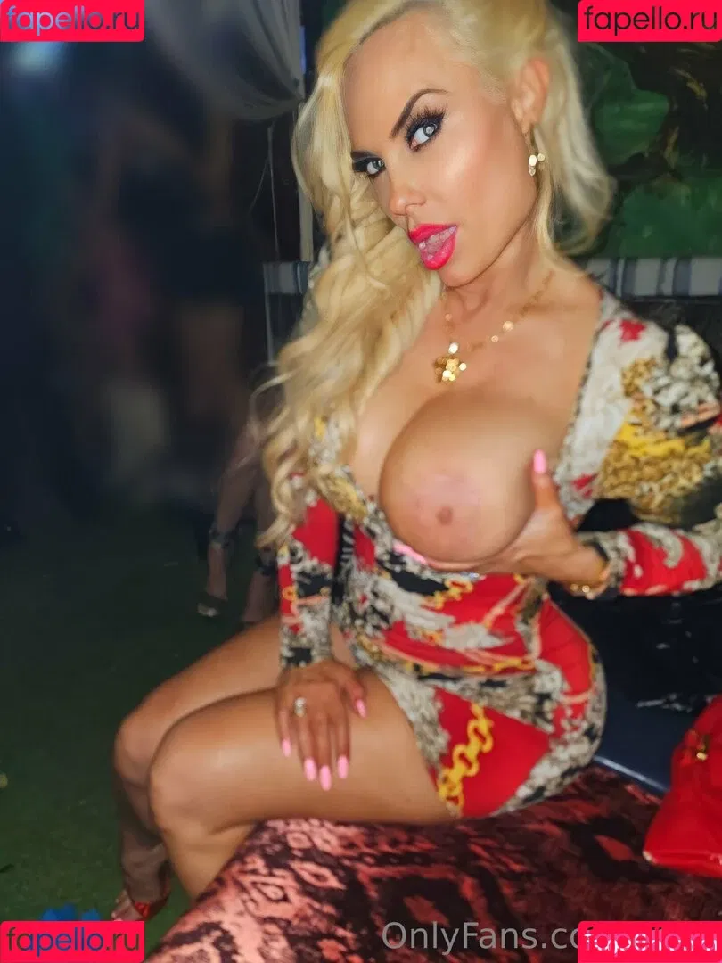 Nicole Coco Austin Onlyfans Photo Gallery 