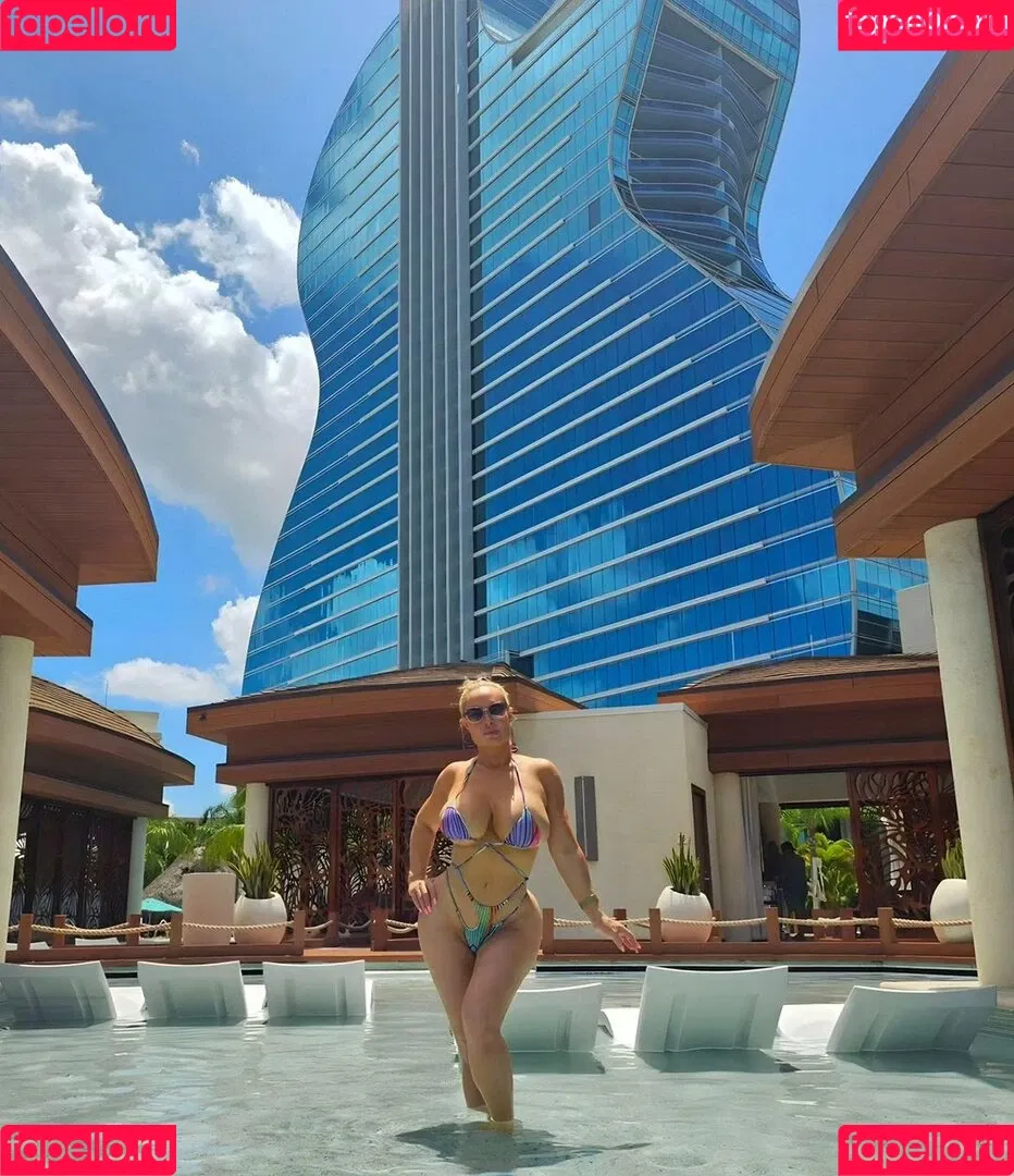 Nicole Coco Austin Onlyfans Photo Gallery 