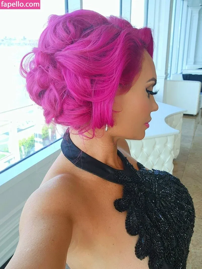 Nicole Coco Austin Onlyfans Photo Gallery 