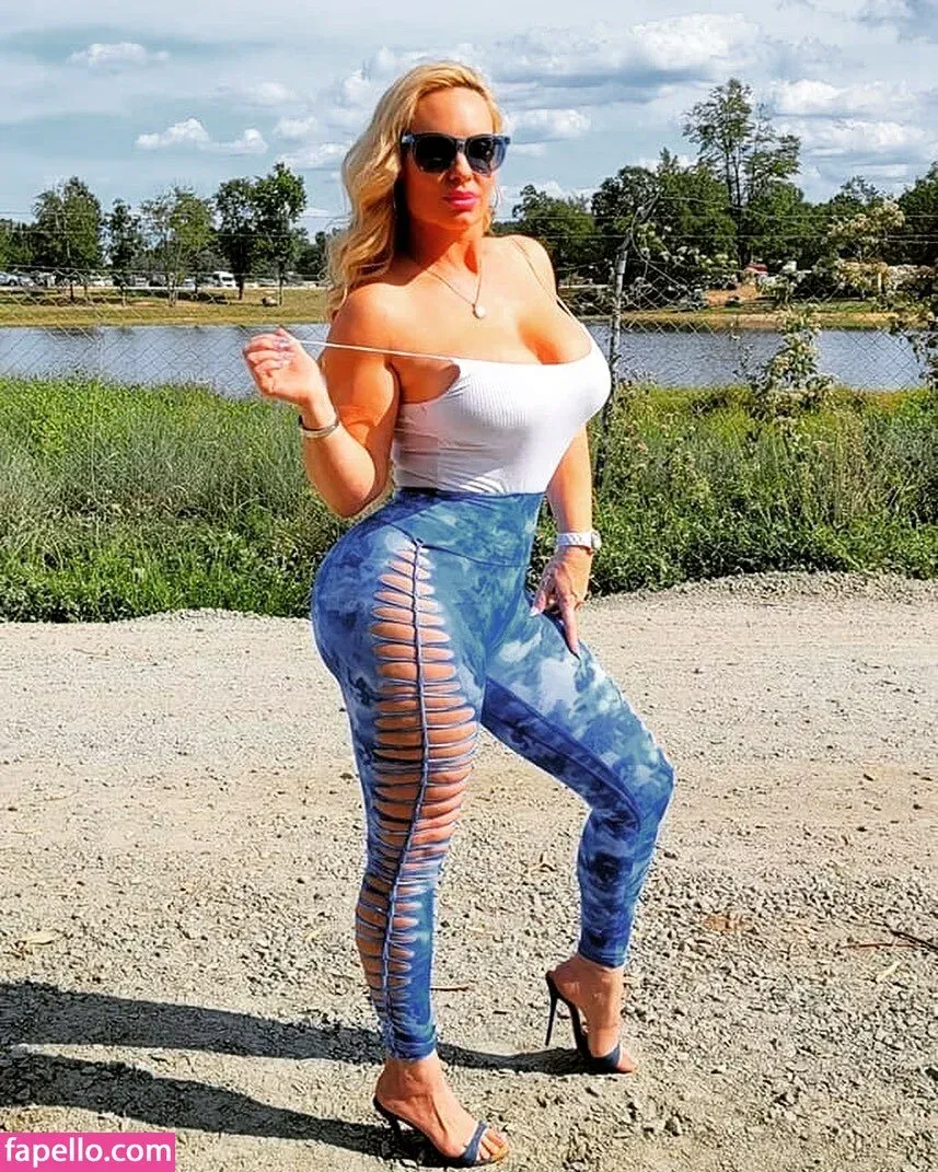 Nicole Coco Austin Onlyfans Photo Gallery 