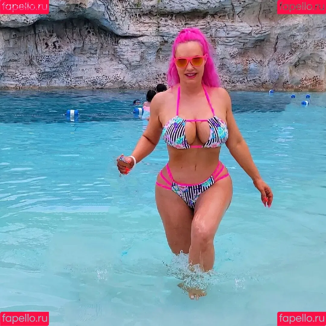 Nicole Coco Austin Onlyfans Photo Gallery 