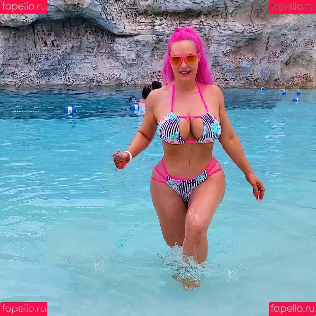 Nicole Coco Austin Onlyfans Photo Gallery 