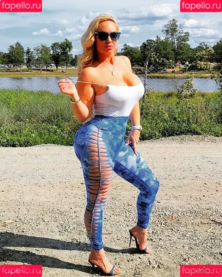 Nicole Coco Austin Onlyfans Photo Gallery 