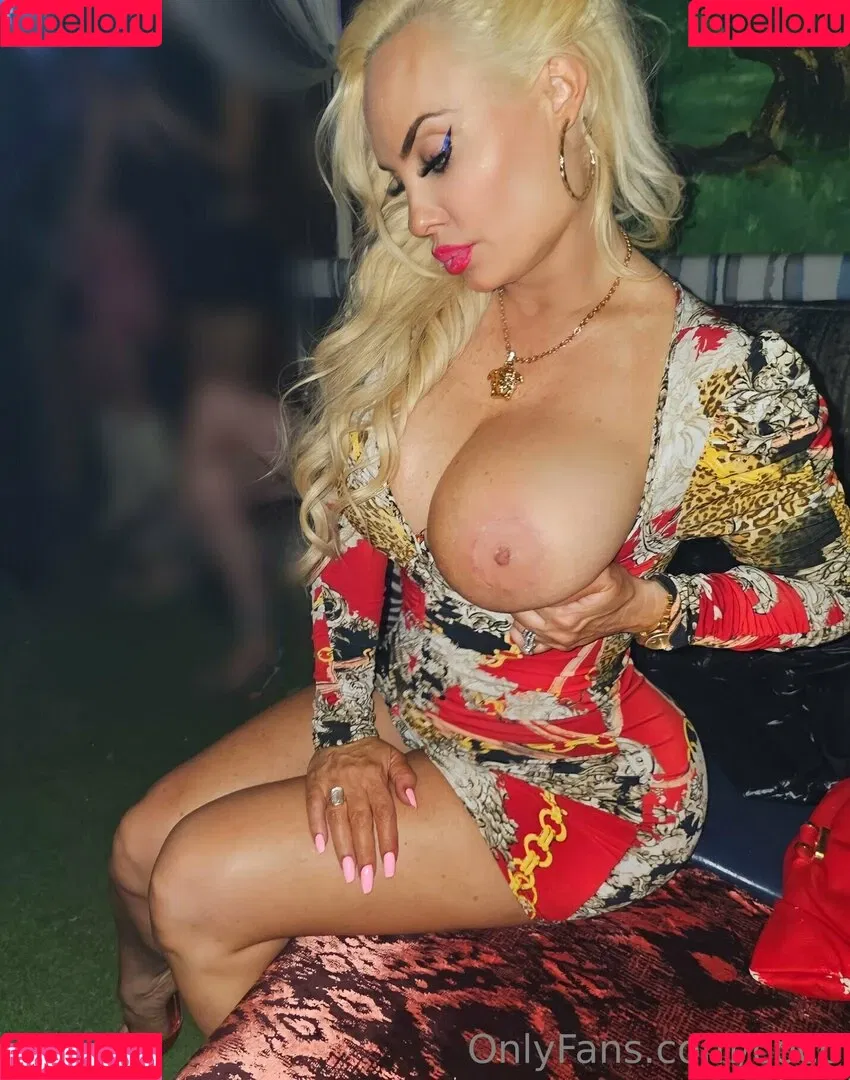 Nicole Coco Austin Onlyfans Photo Gallery 