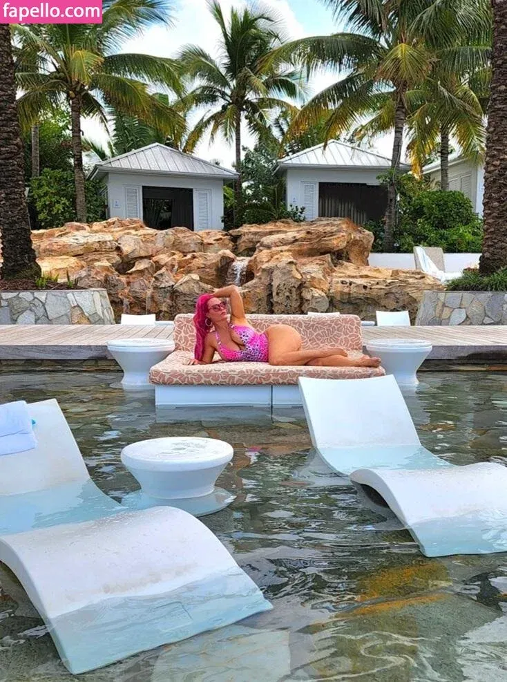 Nicole Coco Austin Onlyfans Photo Gallery 