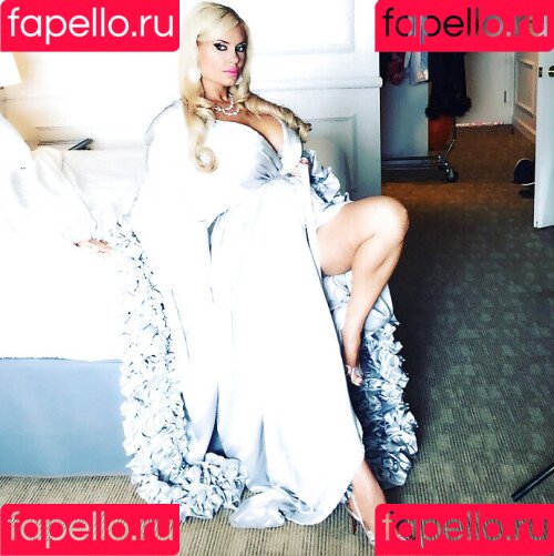 Nicole Coco Austin Onlyfans Photo Gallery 