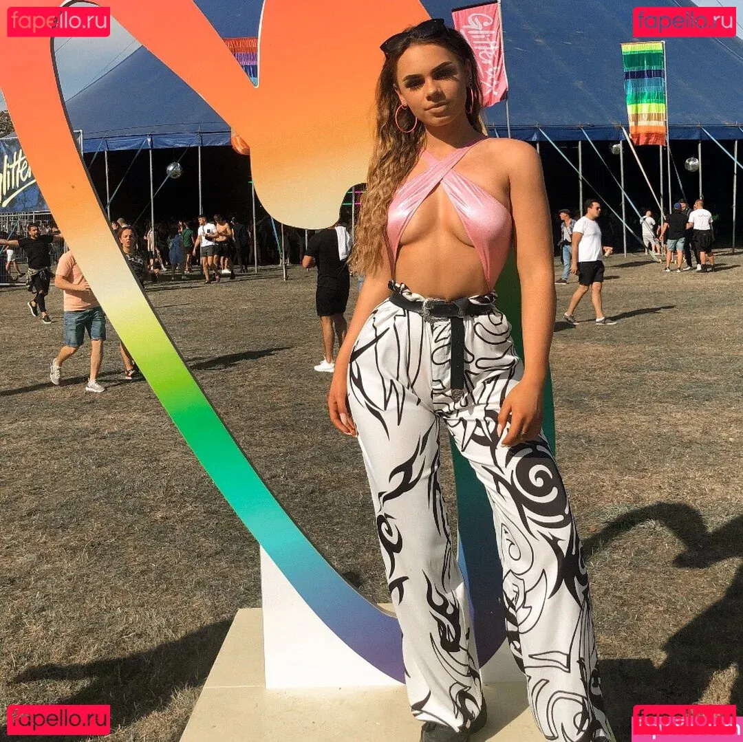 charlotte.maynard Onlyfans Photo Gallery 