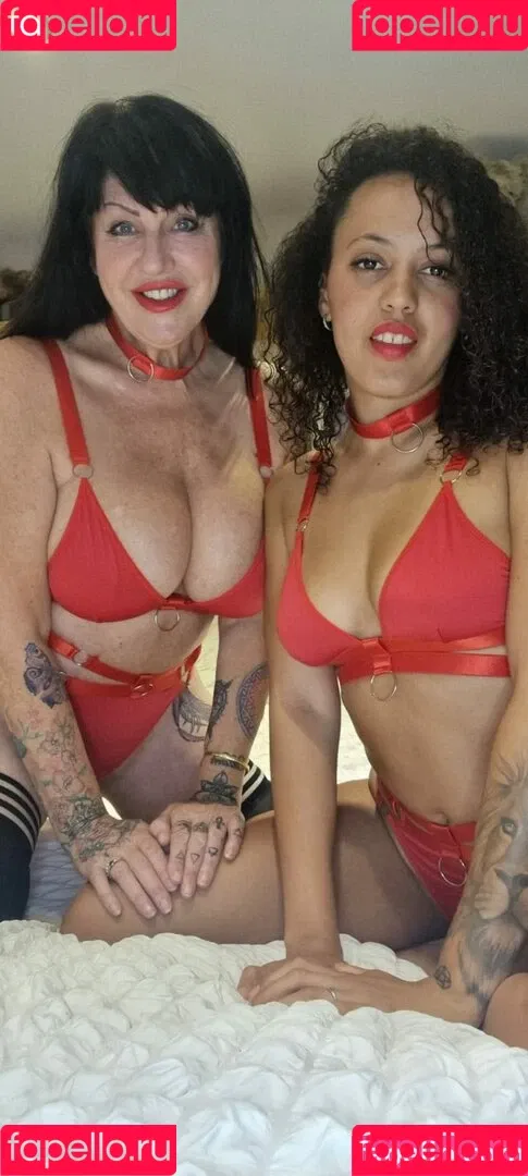 Mother_vs_Daughter Onlyfans Photo Gallery 