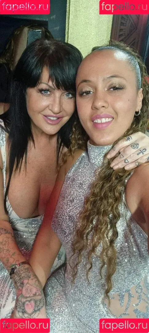 Mother_vs_Daughter Onlyfans Photo Gallery 