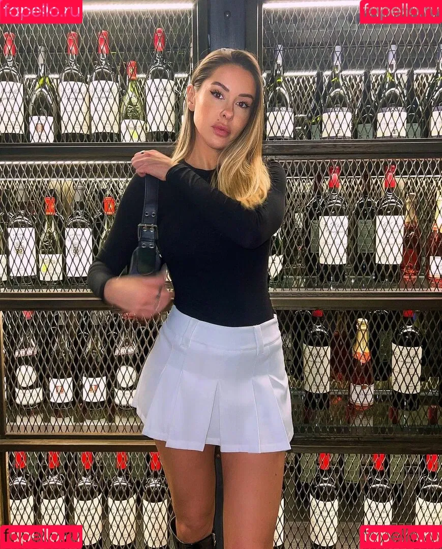 Lacey Montgomery Onlyfans Photo Gallery 