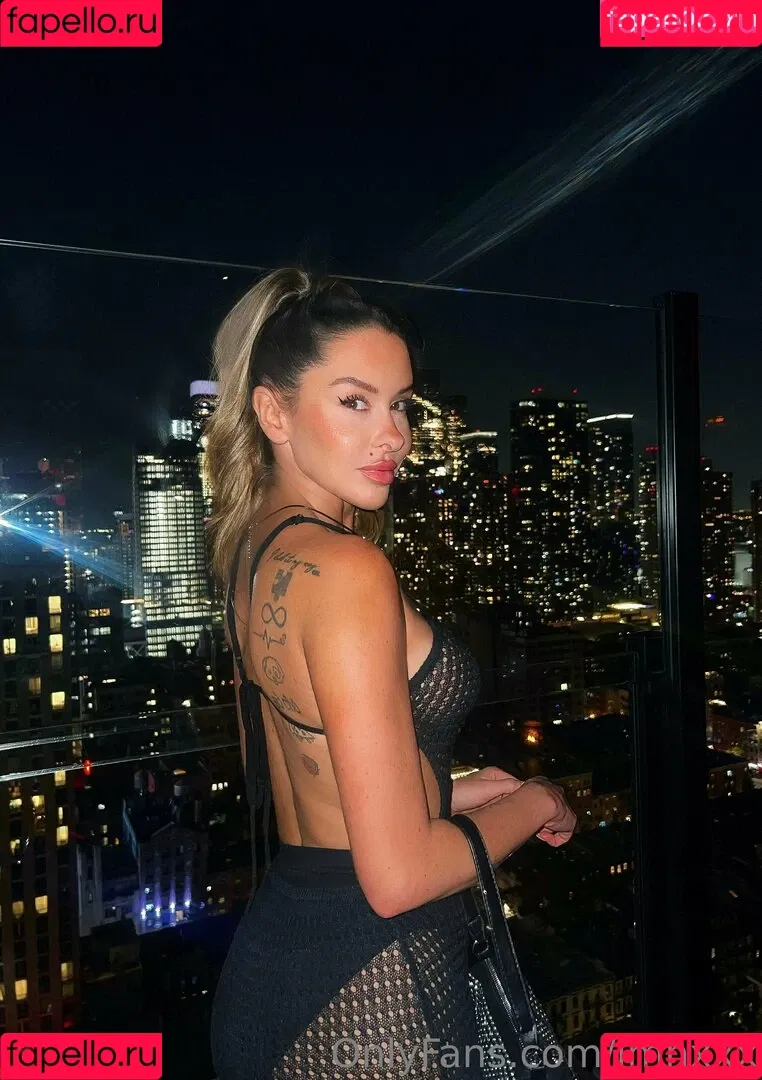 Lacey Montgomery Onlyfans Photo Gallery 