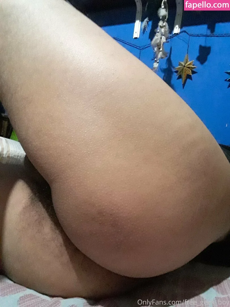 free_geek_boy Onlyfans Photo Gallery 