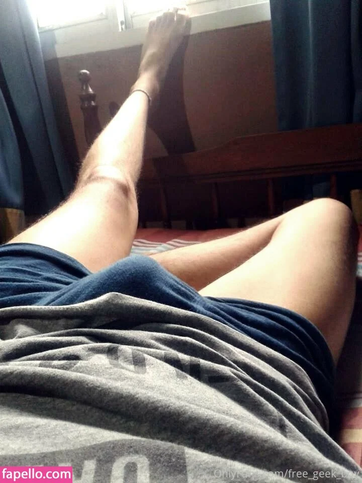 free_geek_boy Onlyfans Photo Gallery 