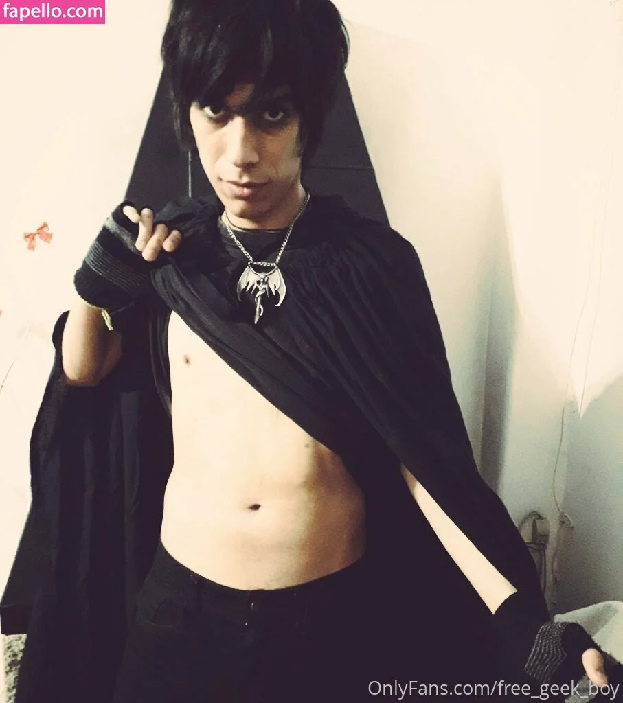 free_geek_boy Onlyfans Photo Gallery 