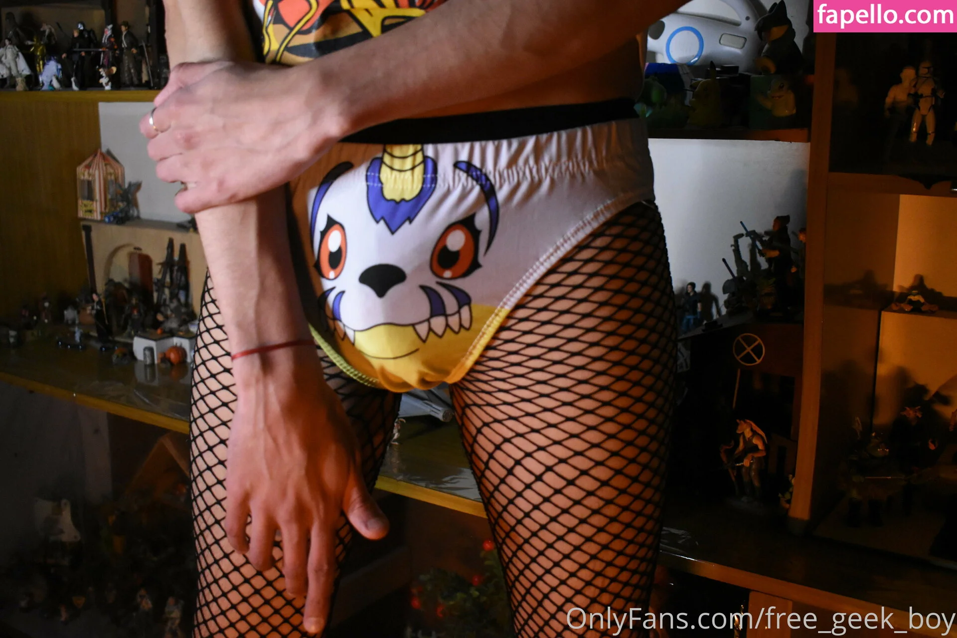 free_geek_boy Onlyfans Photo Gallery 