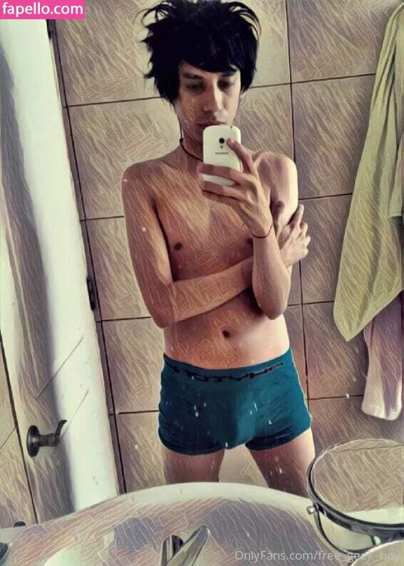 free_geek_boy Onlyfans Photo Gallery 