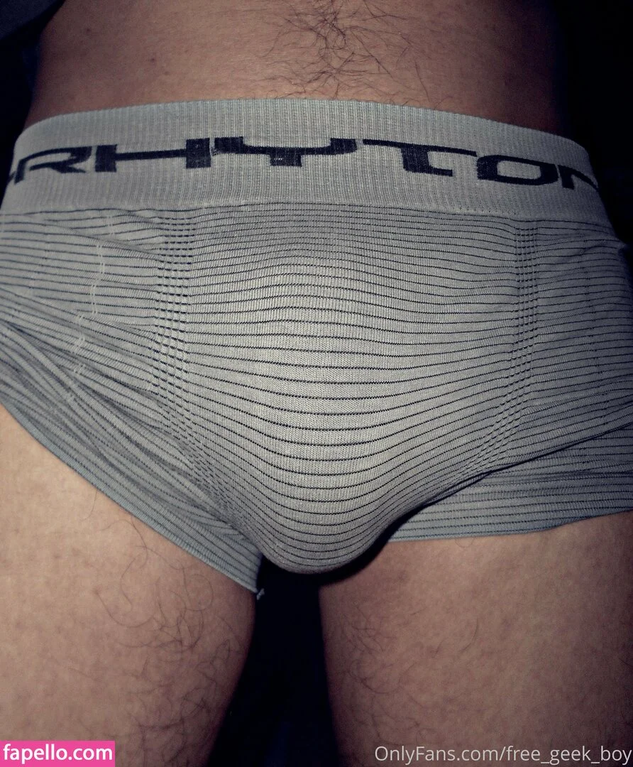 free_geek_boy Onlyfans Photo Gallery 