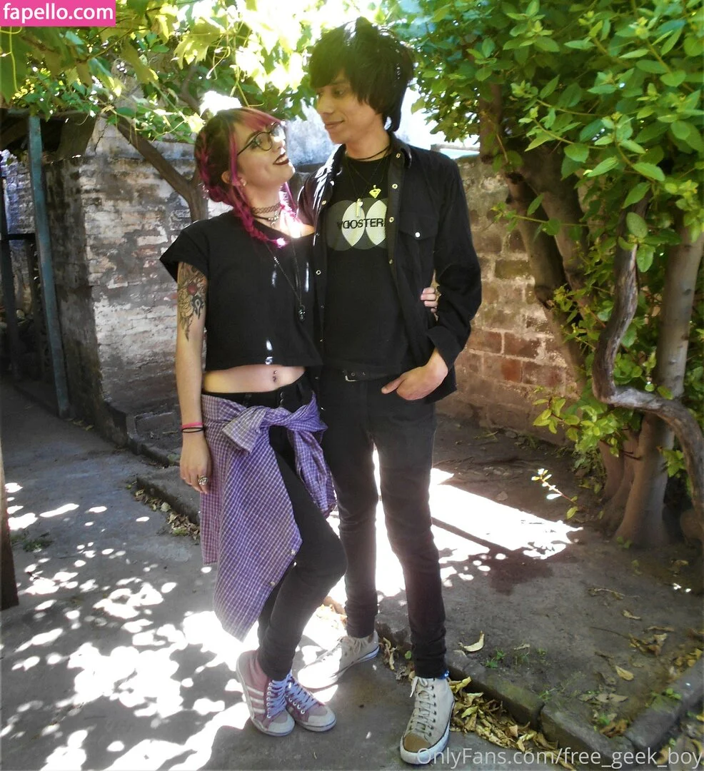 free_geek_boy Onlyfans Photo Gallery 