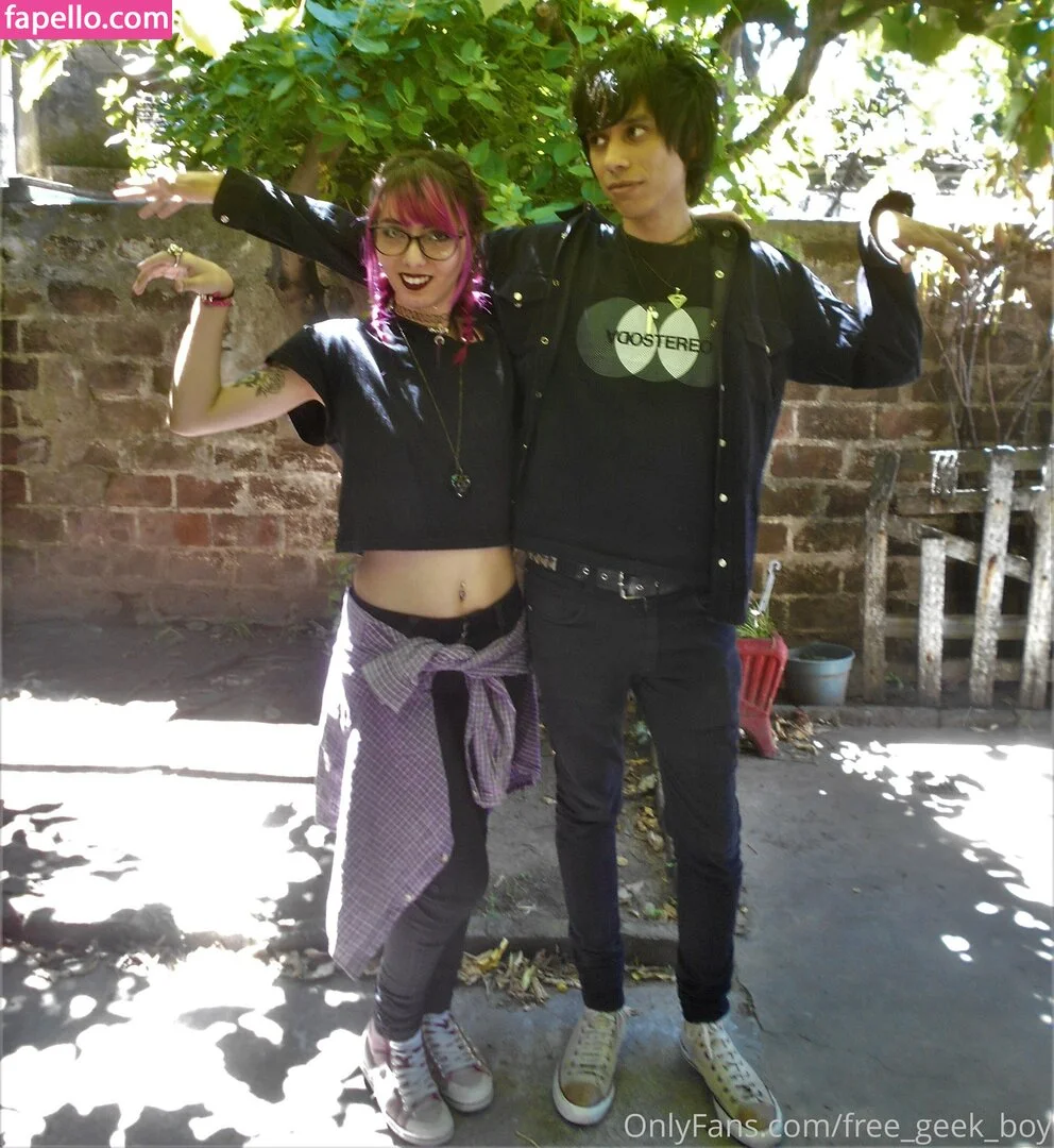 free_geek_boy Onlyfans Photo Gallery 