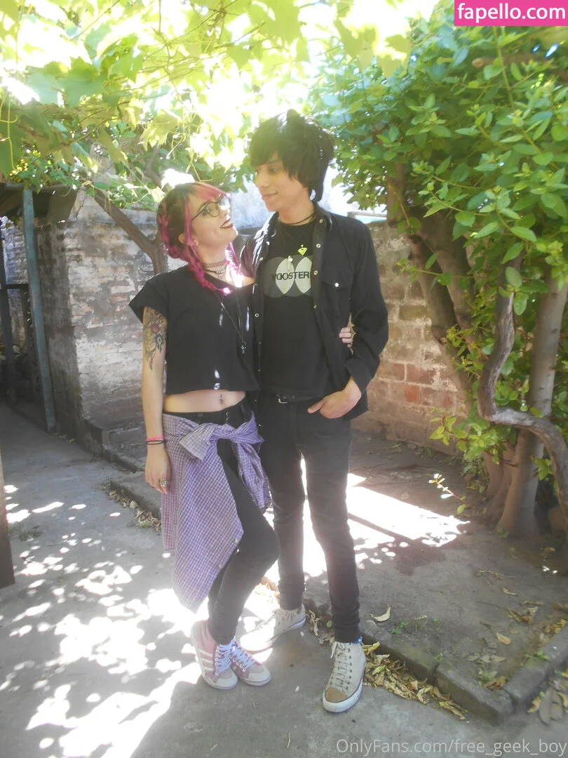 free_geek_boy Onlyfans Photo Gallery 