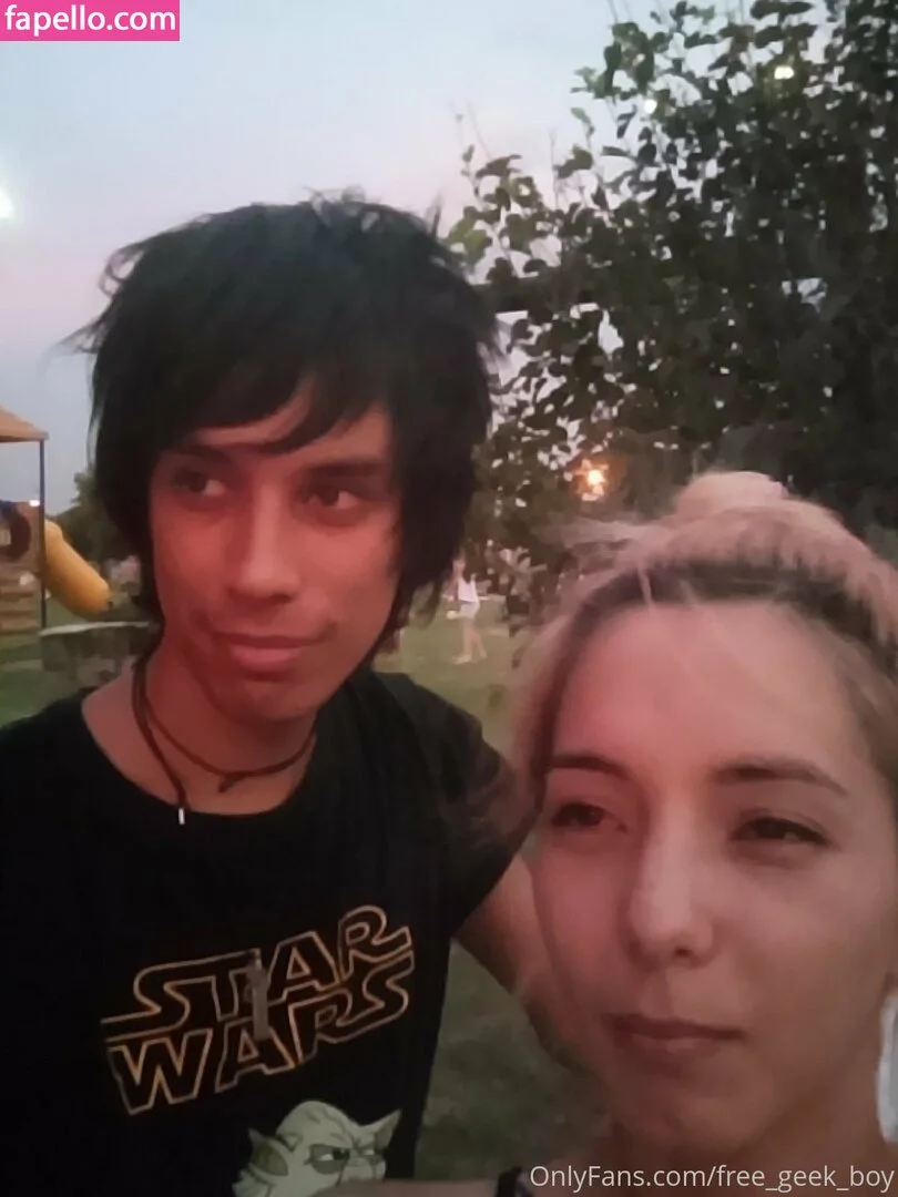 free_geek_boy Onlyfans Photo Gallery 