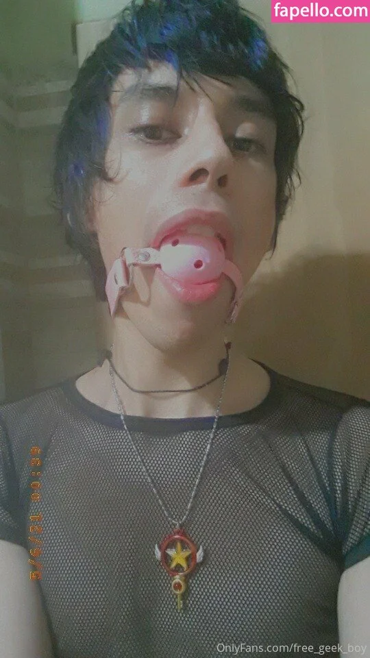 free_geek_boy Onlyfans Photo Gallery 