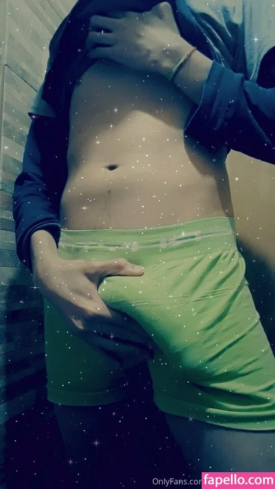 free_geek_boy Onlyfans Photo Gallery 