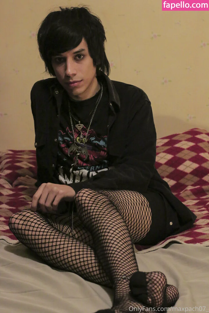 free_geek_boy Onlyfans Photo Gallery 