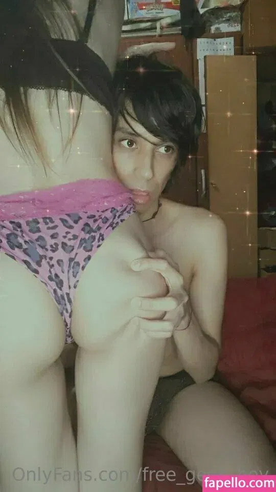 free_geek_boy Onlyfans Photo Gallery 