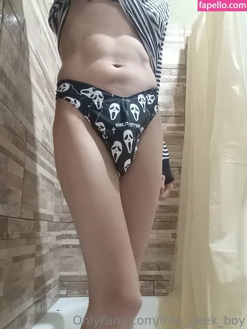 free_geek_boy Onlyfans Photo Gallery 