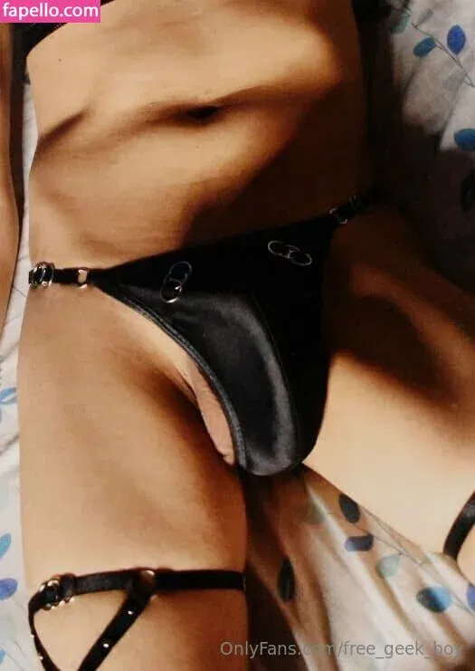 free_geek_boy Onlyfans Photo Gallery 