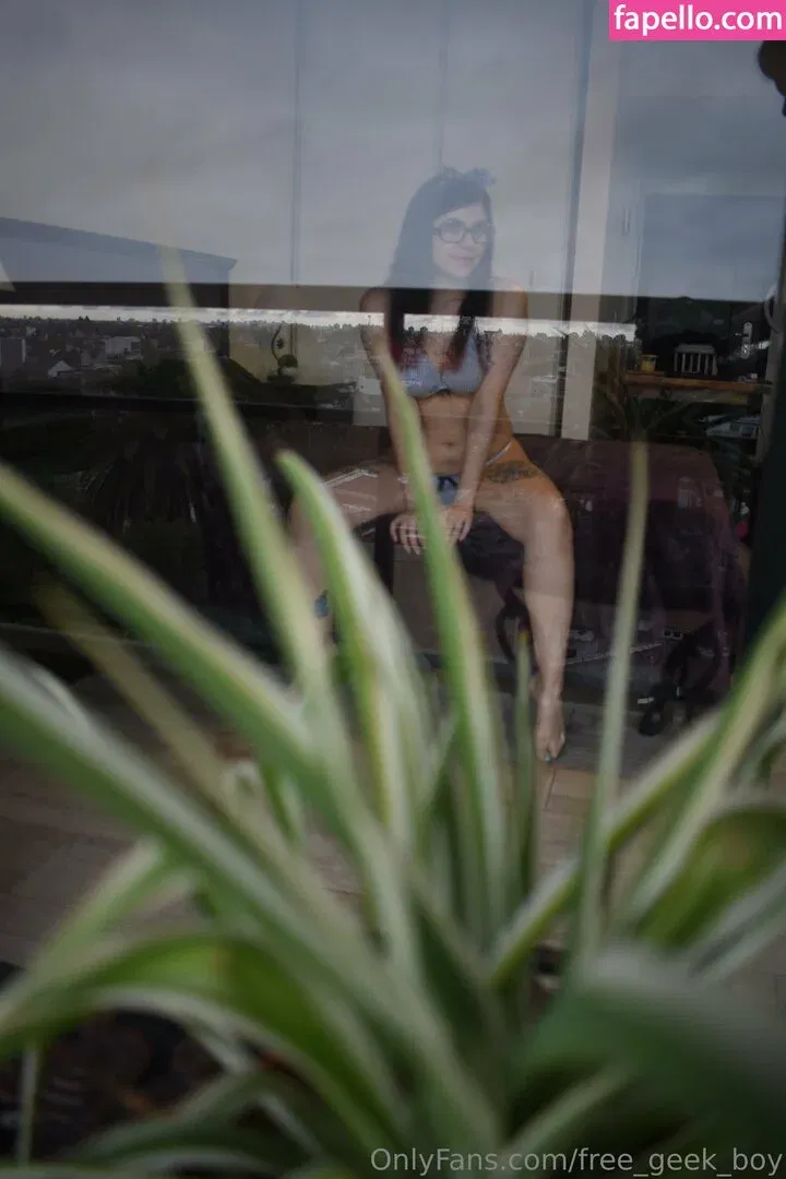 free_geek_boy Onlyfans Photo Gallery 