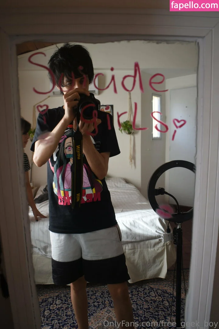 free_geek_boy Onlyfans Photo Gallery 