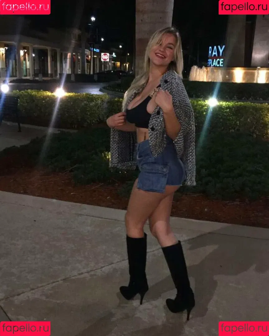 natnevv Onlyfans Photo Gallery 