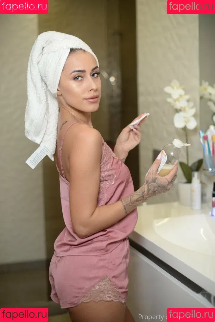 laurabae_ Onlyfans Photo Gallery 