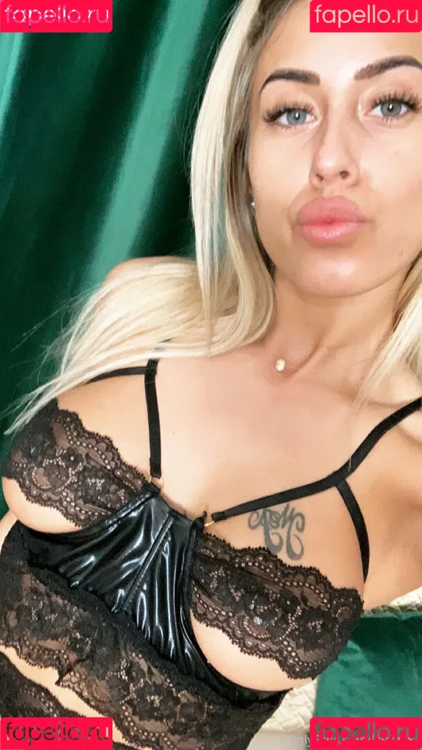 laurabae_ Onlyfans Photo Gallery 