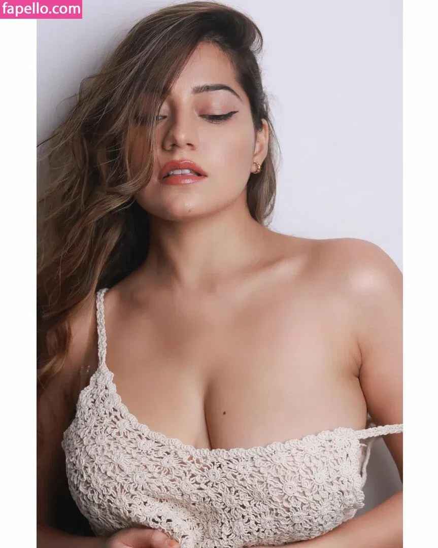 Simran Kaur Onlyfans Photo Gallery 