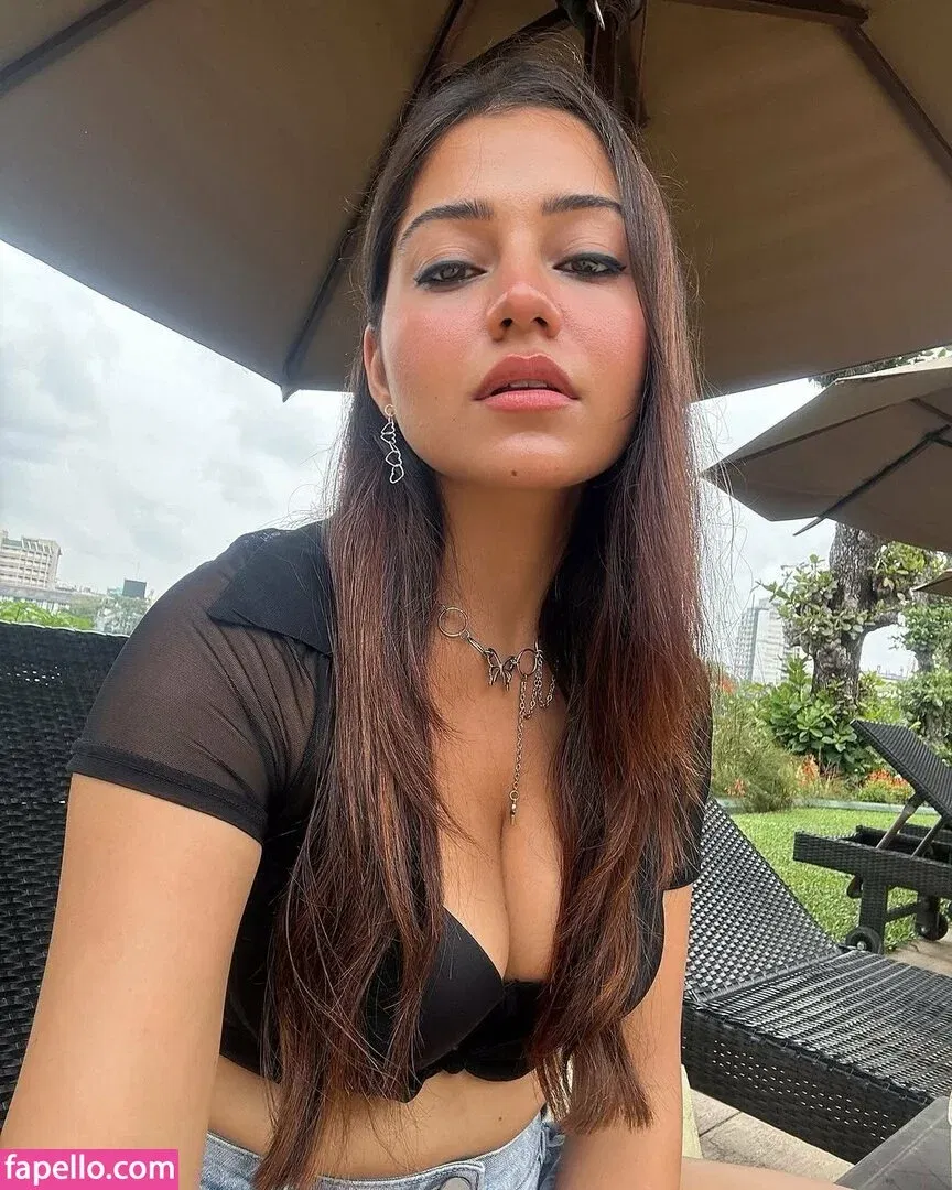 Simran Kaur Onlyfans Photo Gallery 