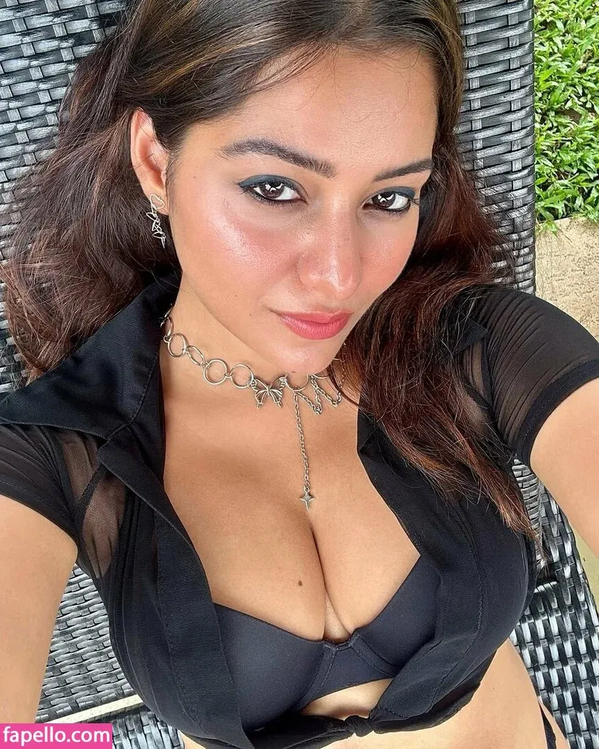 Simran Kaur Onlyfans Photo Gallery 