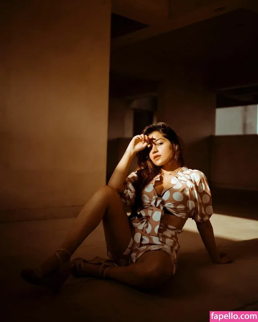 Simran Kaur Onlyfans Photo Gallery 