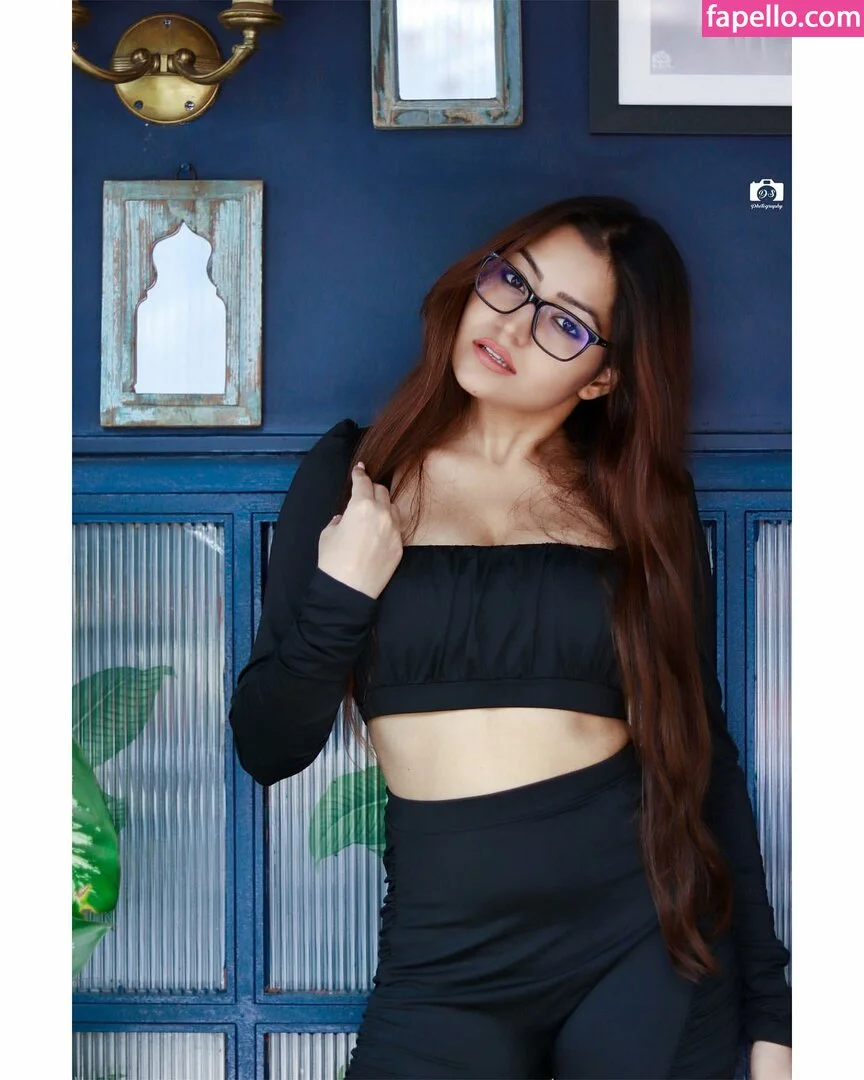 Simran Kaur Onlyfans Photo Gallery 