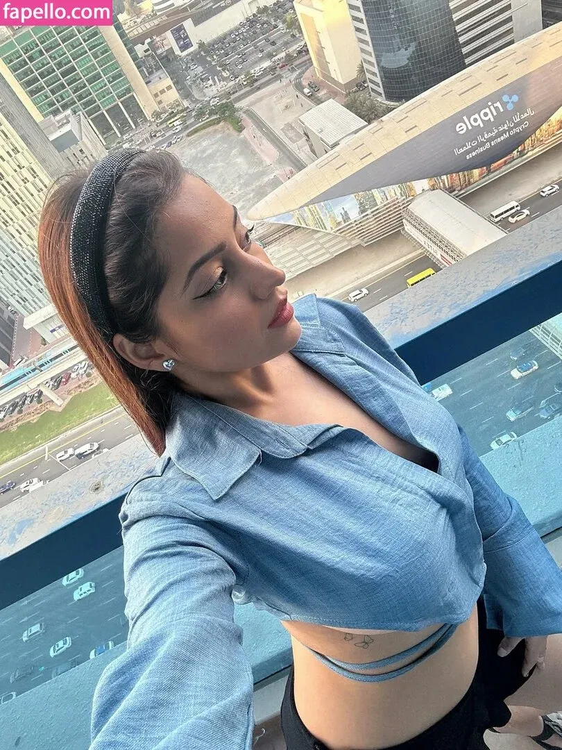 Simran Kaur Onlyfans Photo Gallery 